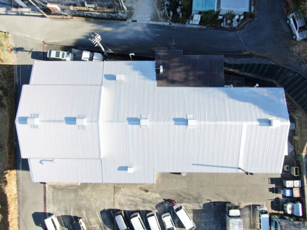【岡崎市】エヌケーテクノ様｜屋根カバー工事｜工場屋根の遮熱と長期間メンテナンスフリー（サーモバリアスリム・エバールーフ）