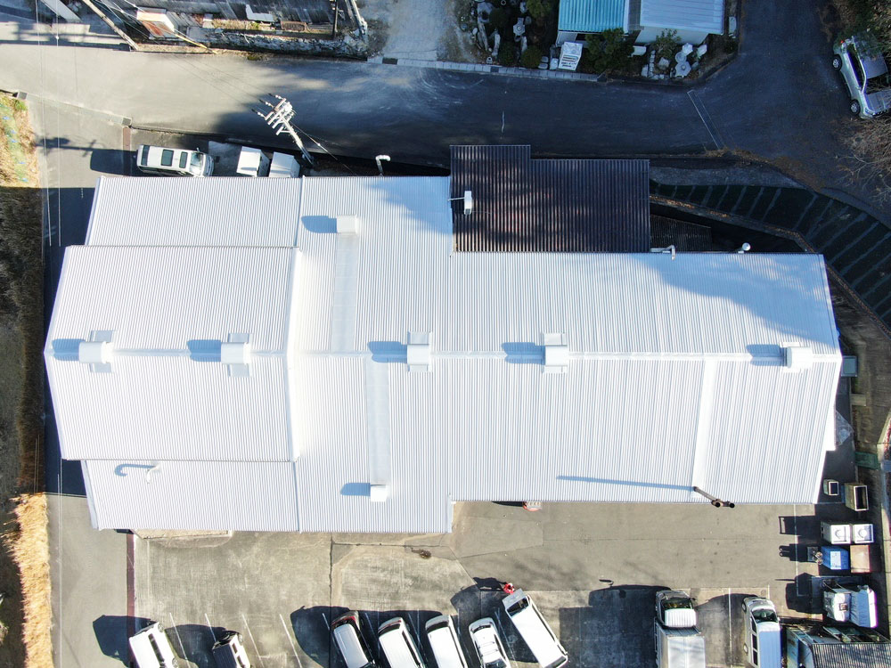 【岡崎市】エヌケーテクノ様｜屋根カバー工事｜工場屋根の遮熱と長期間メンテナンスフリー（サーモバリアスリム・エバールーフ）