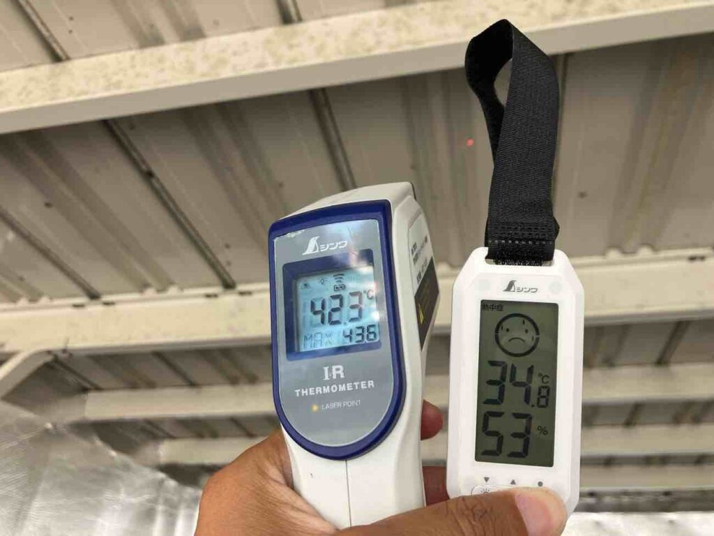 ガレージ内部
裏面温度は「42.3℃」